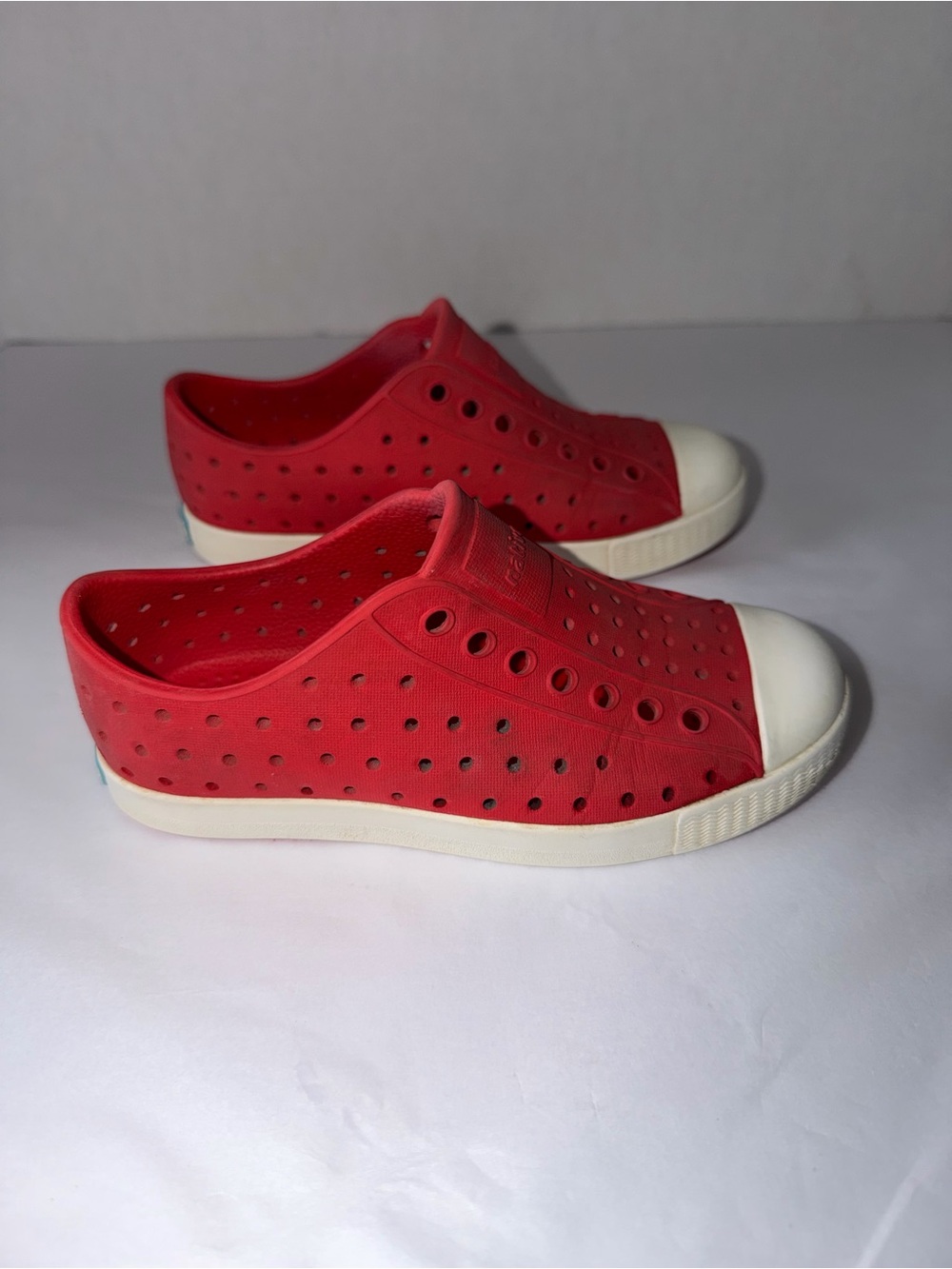 Native Shoes Jefferson Slip On Water Shoes In Red/White Size Kids C11